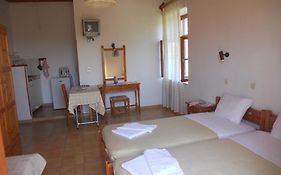 Evanthia Toroz Rooms & Studios