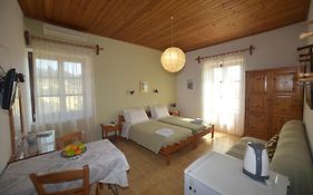 Evanthia Toroz Rooms & Studios